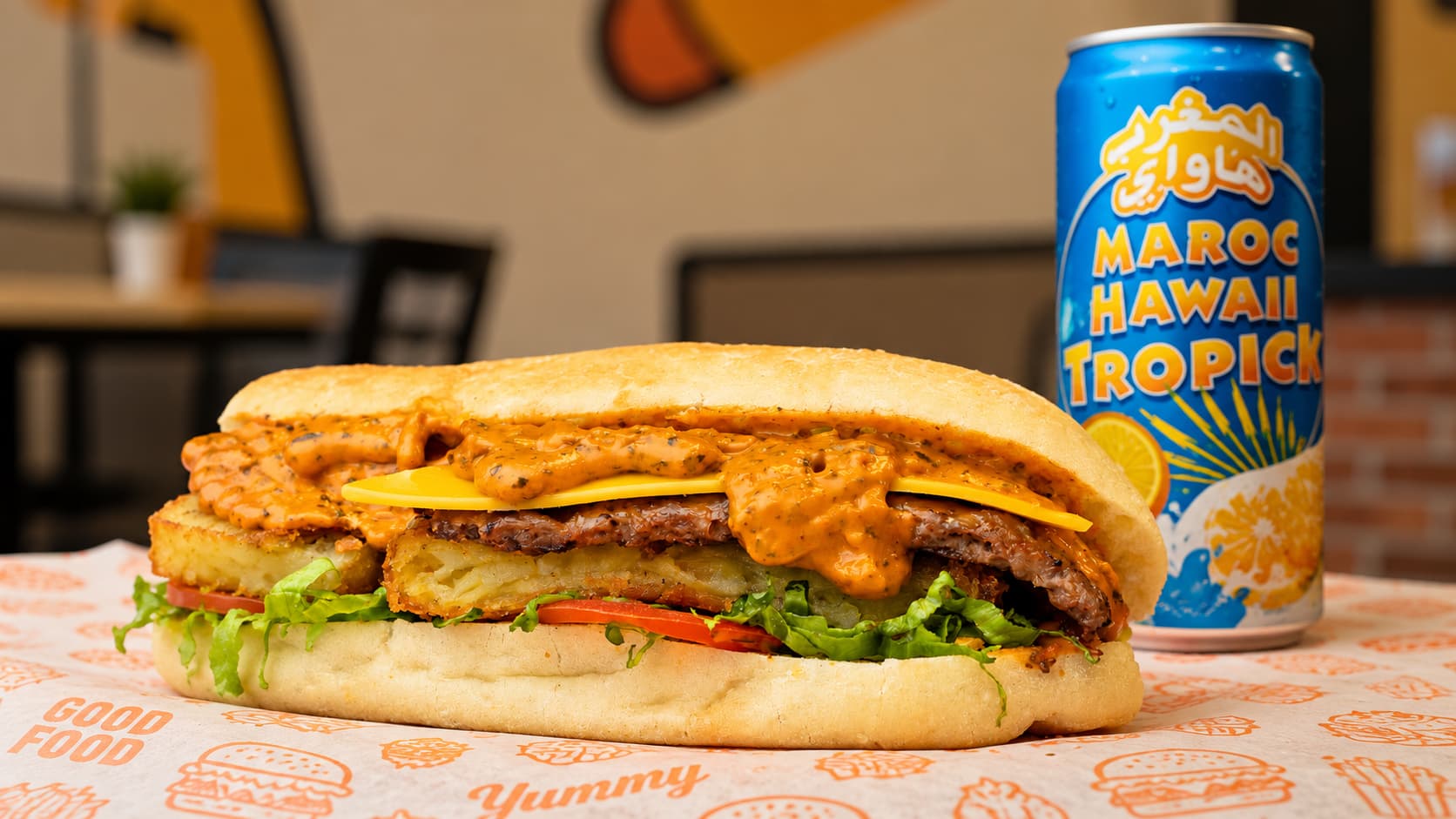 Bocadillo gourmet con steak y salsa de Street Dwich en Santiago de Compostela