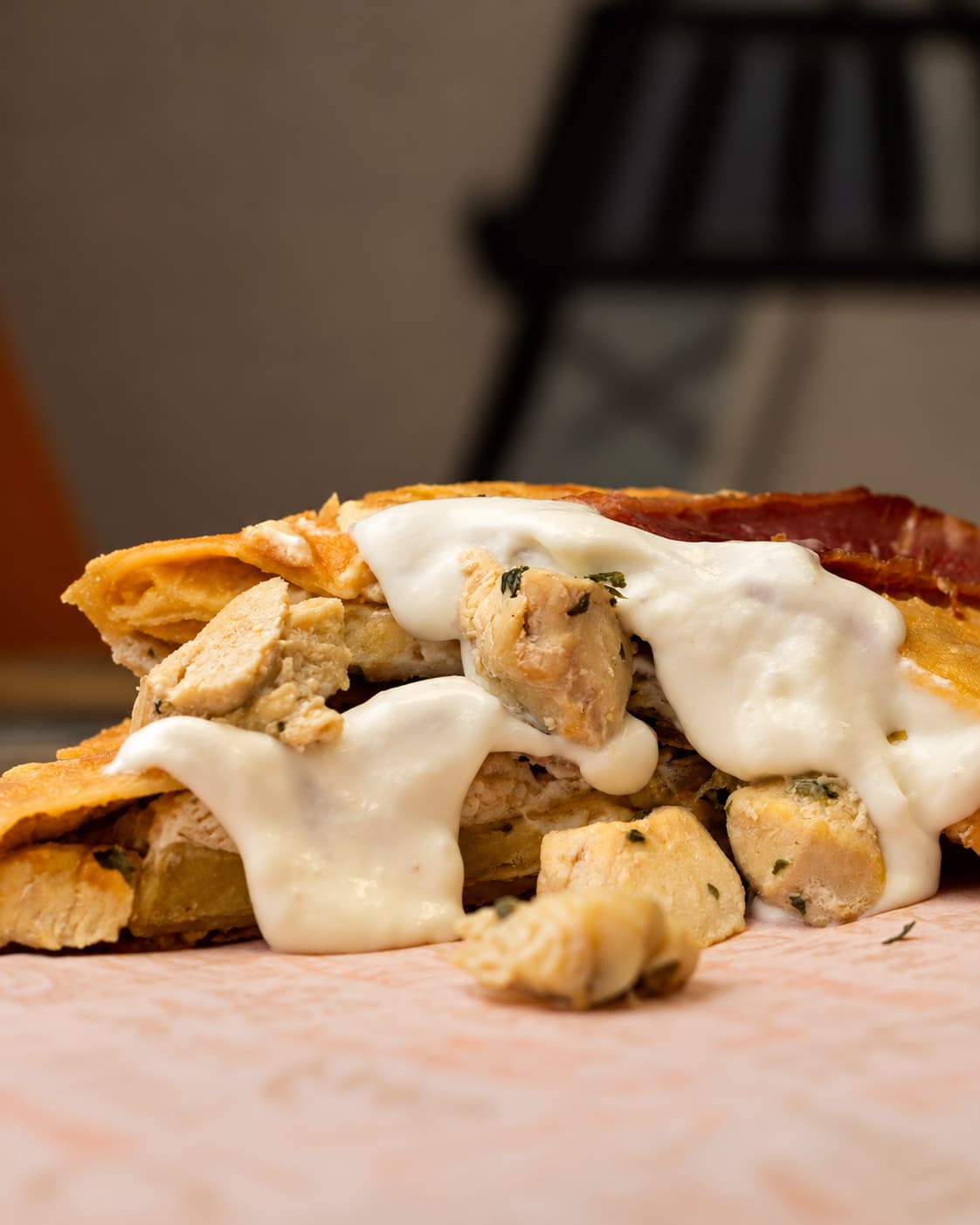 Taco francés de pollo con salsa blanca recién hecho en Santiago de Compostela